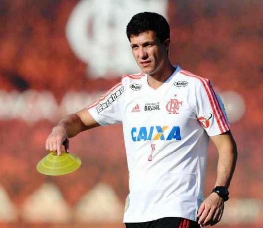 Barbieri faz mudanças no time do Flamengo para a partida contra o Vitória