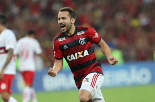 Évertor Ribeiro o “Grande” do Flamengo, fez gol e deu passe para outro; Vitinho é a “trava” do Flamengo