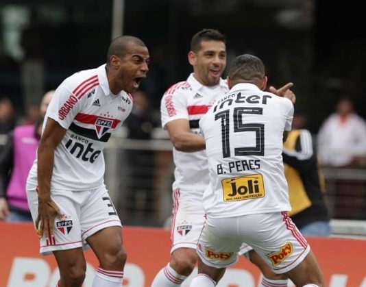 São Paulo sofre, mas, vence o Ceará e mantém liderança do Campeonato Brasileiro