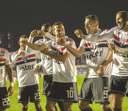 Análise: cenário faz tropeço no Paraná ficar maior, mas São Paulo mostra que pode jogar como líder e reagir