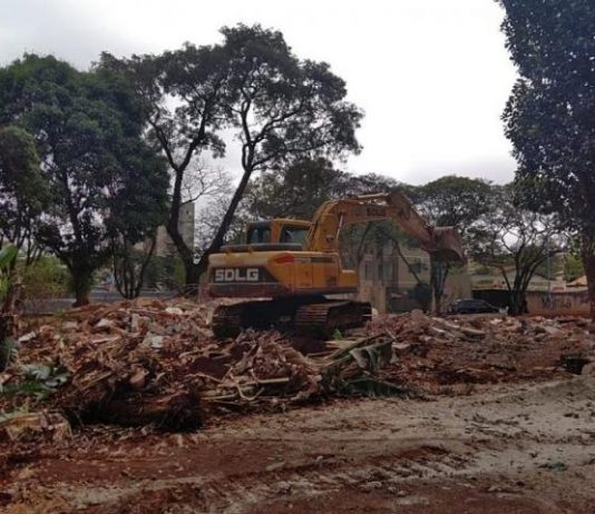 Famílias são despejadas depois de morarem 50 anos em área ocupada irregularmente