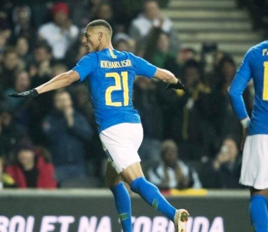 Gol de Richarlison garante vitória magra do Brasil sobre Camarões