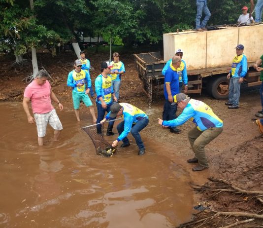 7º Rally do Lixo do Rotary e Prefeitura de Itaquiraí limpa margens do rio Amambai