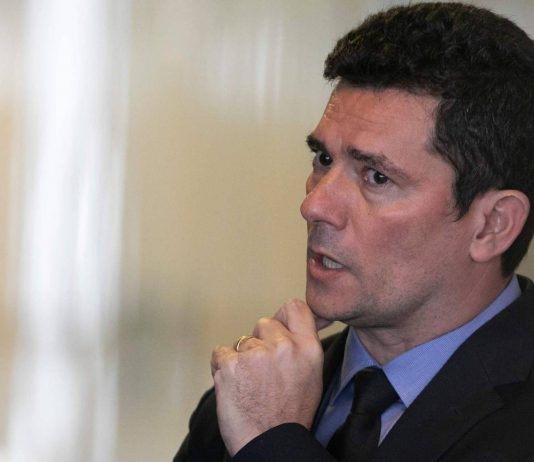 Sérgio Moro cede à pressão e fatia pacote anticrime para separar caixa dois