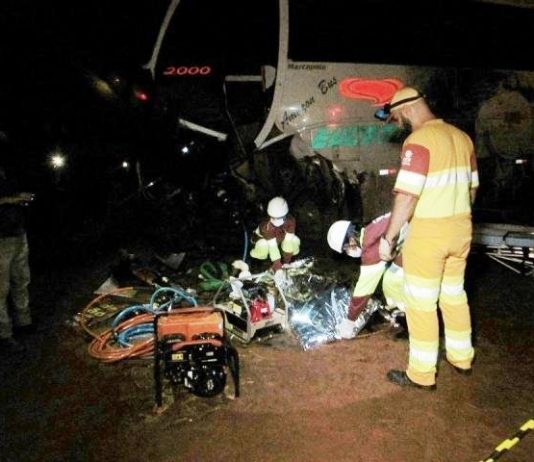 Duas pessoas morrem e sete ficam feridas em acidente com três veículos na BR-163