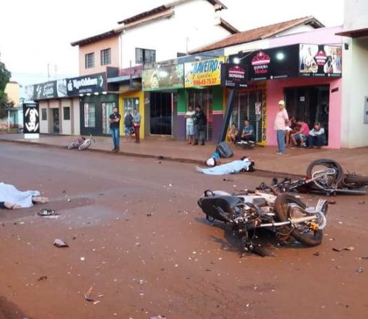 Dois motociclistas morrem em colisão frontal na rua Monte Alegre, em Dourados