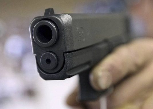 Rapaz de 23 anos é assassinado com vários tiros na frente da namorada, em Dourados
