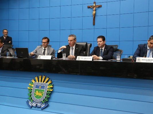 Deputados devem apreciar duas propostas do Executivo nesta terça-feira