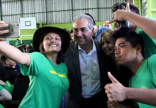 Governo amplia Escolas de Autoria e mais 12 colégios vão atender em tempo integral no Estado