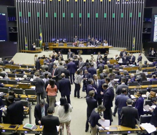 Câmara paga R$ 16 milhões em auxílio-mudança para deputados e “ajuda” contempla até os reeleitos