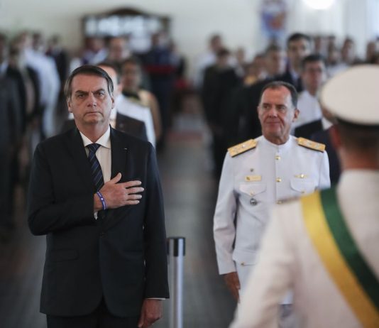 Jair Bolsonaro diz que governo vai criar cartão-caminhoneiro