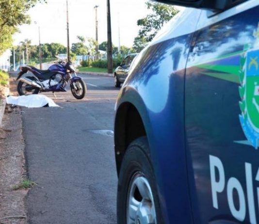 Guarda municipal de Campo Grande morre ao bater moto contra árvore
