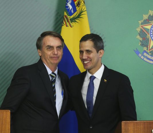 Bolsonaro diz que vai atuar para restabelecer democracia na Venezuela