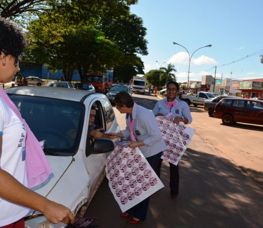Coordenadoria da Mulher de Itaquiraí realiza blitz em homenagem ao Dia Internacional da Mulher