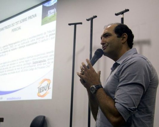 Palestra aborda ergonomia e o eSocial com acadêmicos da Unigran