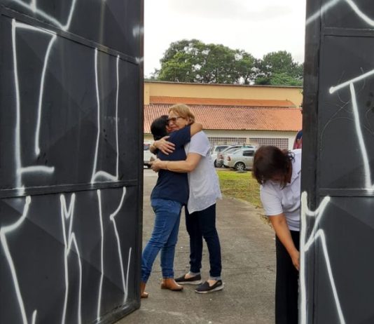 Após atentado, escola é reaberta hoje para planejar acolhimento de alunos