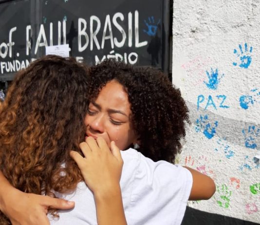 Escola de Suzano recebe mais homenagens e ato ecumênico uma semana após massacre