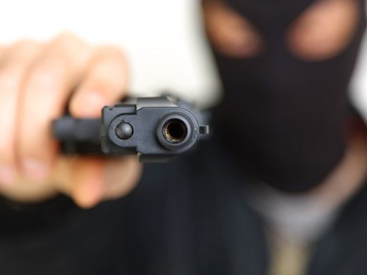 Atirador encapuzado invade casa e dispara cinco vezes contra morador de Naviraí