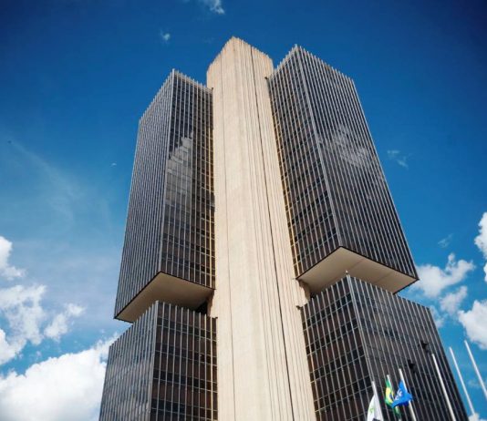 BC leiloará US$ 3 bilhões das reservas para conter alta do dólar