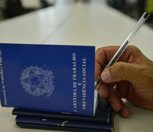 Brasil cria 173 mil empregos em fevereiro, maior resultado para o mês desde 2014