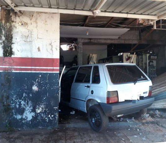 Após brigar com a mulher, motorista bêbado invade e destrói oficina na Monte Alegre, em Dourados