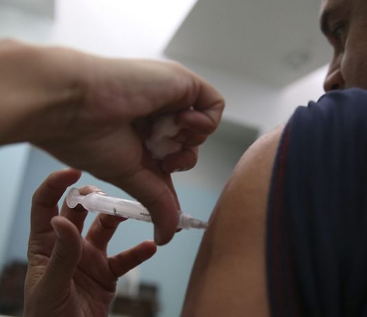 Vacinação contra a gripe começa amanhã em todo o Brasil