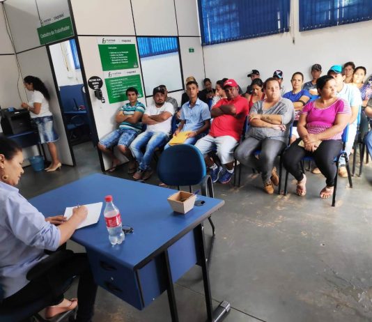 Casa do Trabalhador de Itaquiraí cadastra diversas pessoas para vagas de empregos