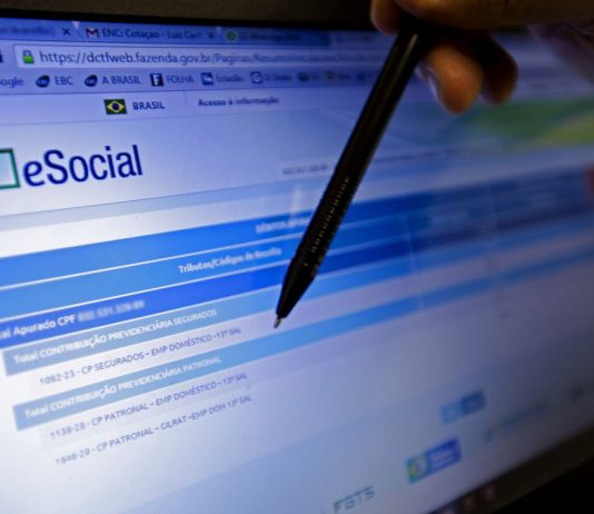 Empresas do Simples têm até amanhã para inscrever empregado no eSocial