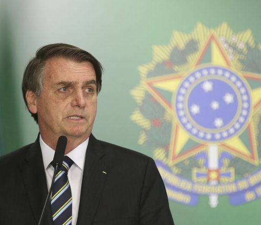 Jair Bolsonaro cria o 13º salário para o Bolsa Família