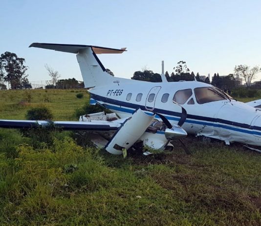 Avião faz pouso forçado em bairro de Campinas, na madrugada de hoje