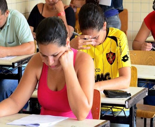 Jovens e adultos podem concluir os estudos através do Encceja