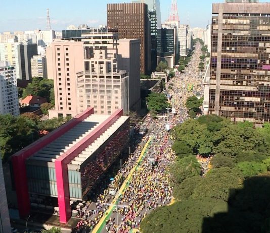 Apoio ao governo Bolsonaro é registrado em mais de 155 cidades brasileiras