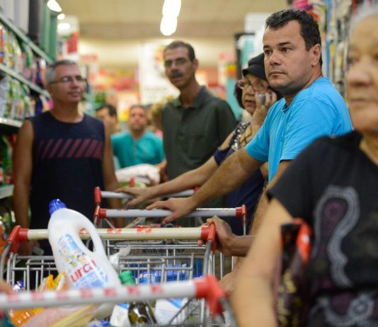 Preço da cesta básica diminui em 13 capitais, diz Dieese