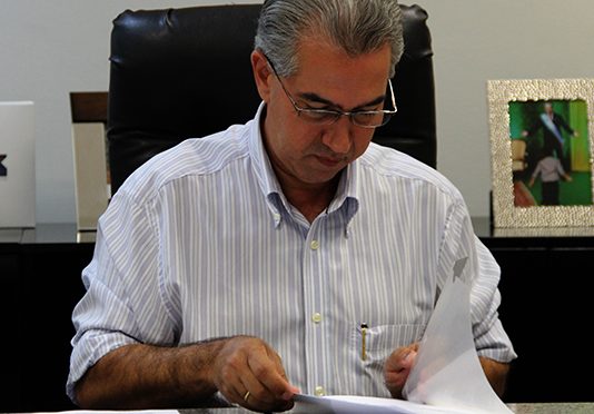 Governador sanciona leis de combate à crueldade contra animais e de direitos da pessoa com câncer; confira
