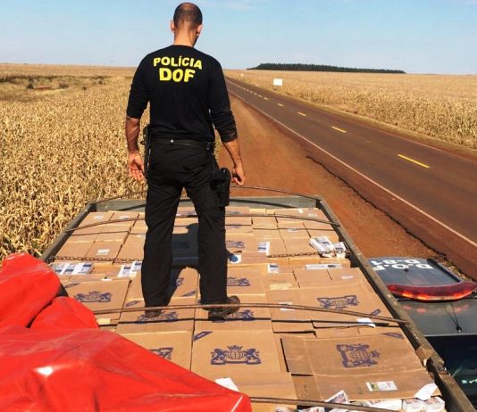 DOF apreende caminhão carregado com 20 mil pacotes de cigarros contrabandeados