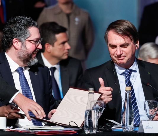 Governo quer reduzir alíquota do IR para máximo de 25%, diz Bolsonaro