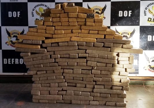 DOF apreende camionete em guincho com mais de 200 kg de droga, em Laguna Carapã
