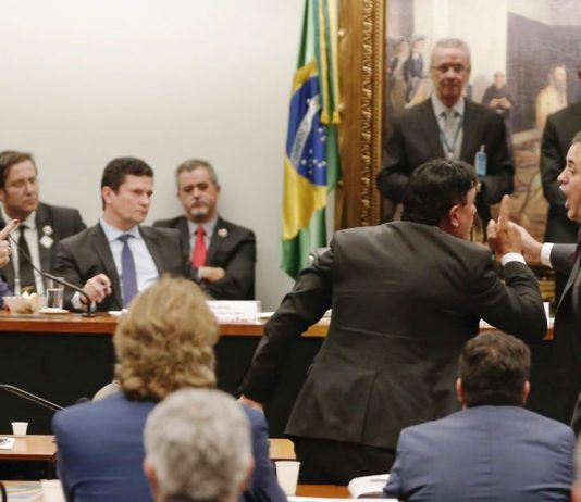 Moro reitera que conversa entre juízes e promotores é trivial