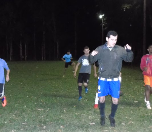 Ligueira treina equipe visando à formação da Seleção de Itaquiraí de Futebol