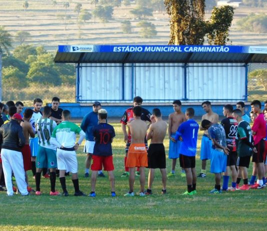 Seleção de Itaquiraí apresenta novo elenco em jogo-treino no Estádio Municipal Carminatão