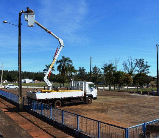 Quadra Municipal de Esportes de Itaquiraí está ganhando novo sistema de iluminação