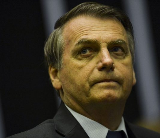 Celular de Bolsonaro foi alvo da ação de hackers, afirma ministério