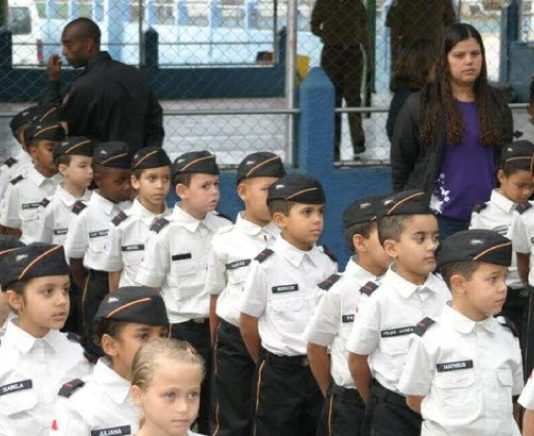 MEC pretende implantar no país 108 escolas cívico-militares até 2023