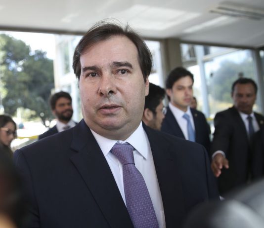 Maia quer aprovar texto-base da Previdência até amanhã