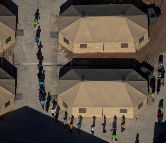 Imigrantes são detidos e afastados dos filhos no Mississipi, Estados Unidos