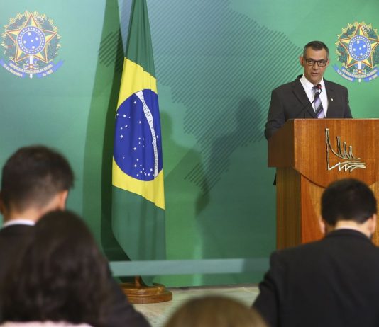 Brasil quer autonomia para gerir as doações para Amazônia