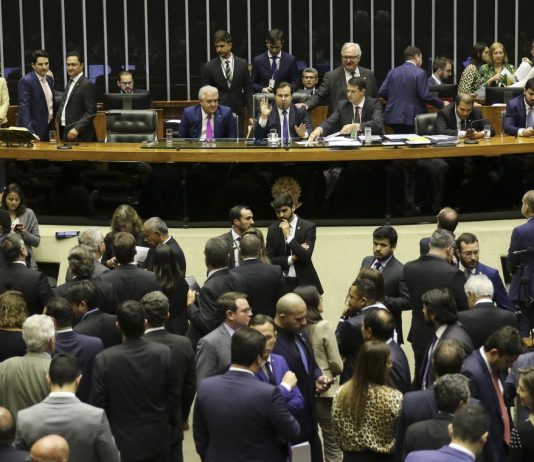 Câmara aprova texto-base da reforma da Previdência por 370 votos a 124