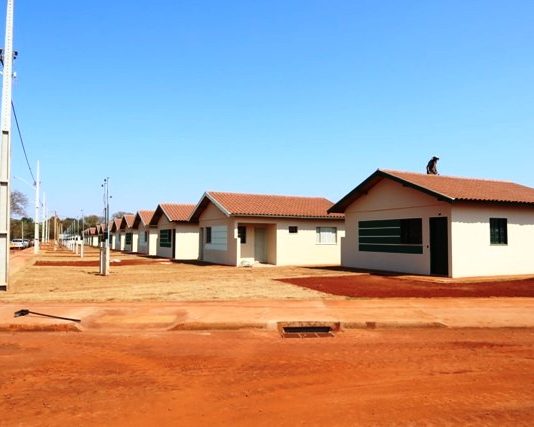 Prefeitura de Dourados sorteia 25 casas para famílias em situação de extrema vulnerabilidade