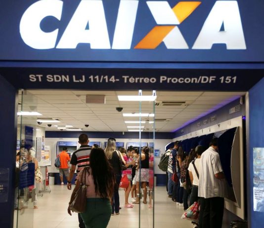 Agências da Caixa ampliam horário nesta sexta para saques do FGTS