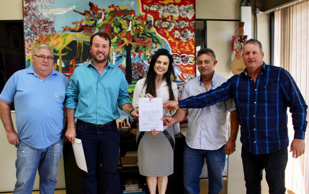 Carlos Simon, vice-prefeito Mano, Mara Caseiro, Renaldo Silva e vereador Ney Portela